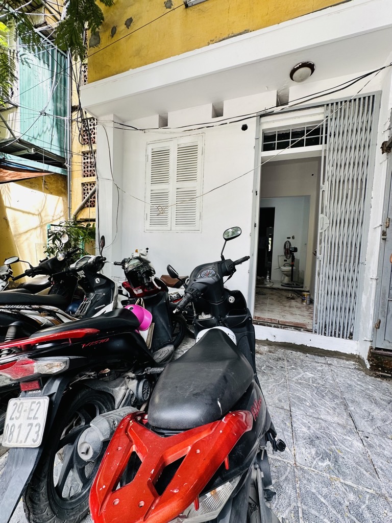 Bán nhà Khuất Duy Tiến - diện tích 39.7m2 1 tầng - 2 mặt tiền - giá 8,5 tỷ