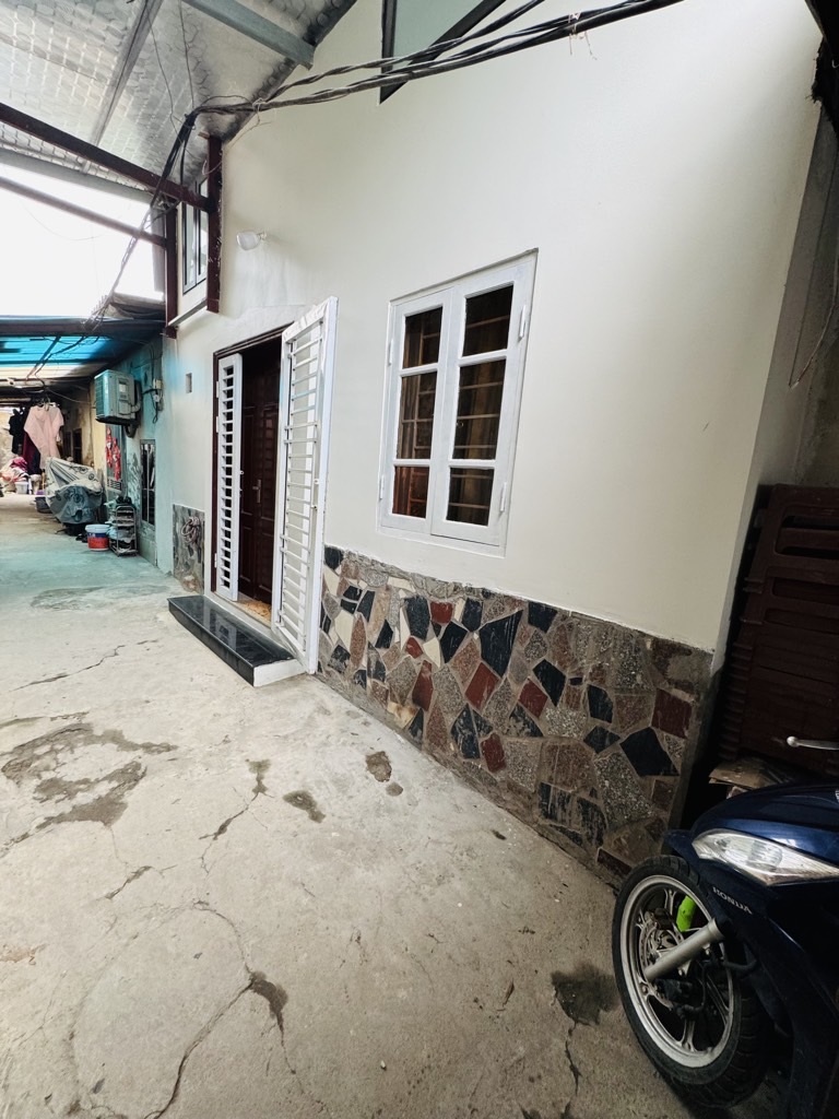 Bán nhà Vĩnh Hoàng - diện tích 30m2 2 tầng - Nhà riêng 3 bước ra đường 2 làn - giá 2,3 tỷ