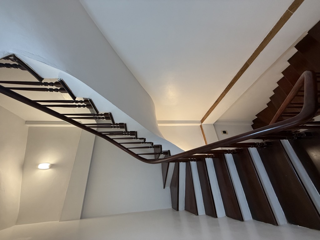 Bán nhà Thịnh Hào - diện tích 47m2 7 tầng - Ô TÔ TRÁNH - giá 11,6 tỷ