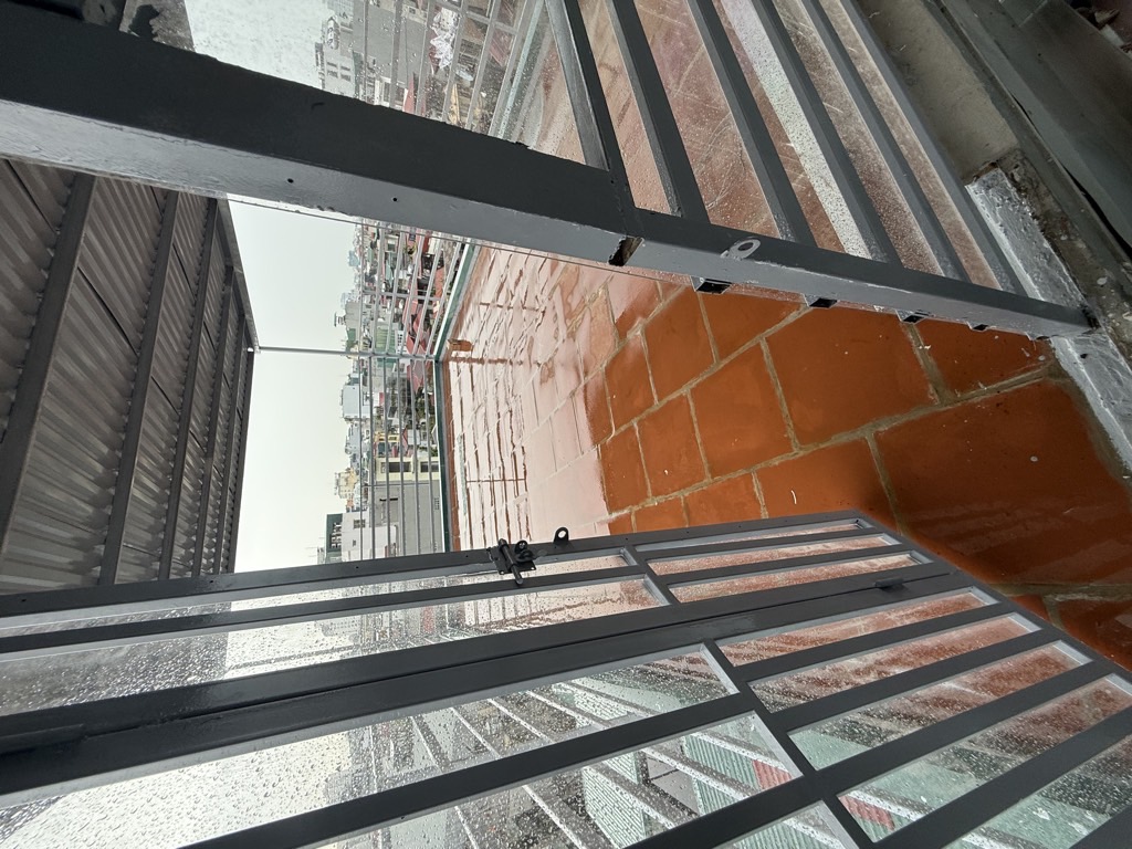 Bán nhà Thịnh Hào - diện tích 47m2 7 tầng - Ô TÔ TRÁNH - giá 11,6 tỷ