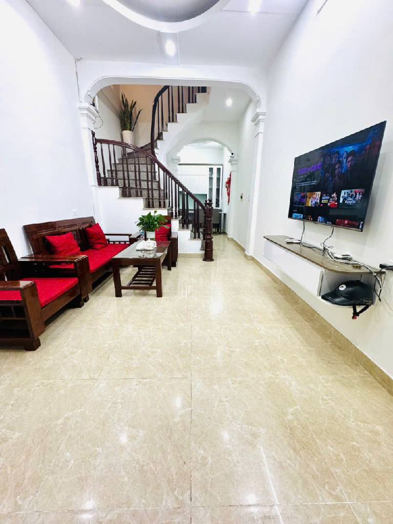 Bán nhà Trương Định - diện tích 34m2 5 tầng - Ngõ thông - giá 9,6 tỷ