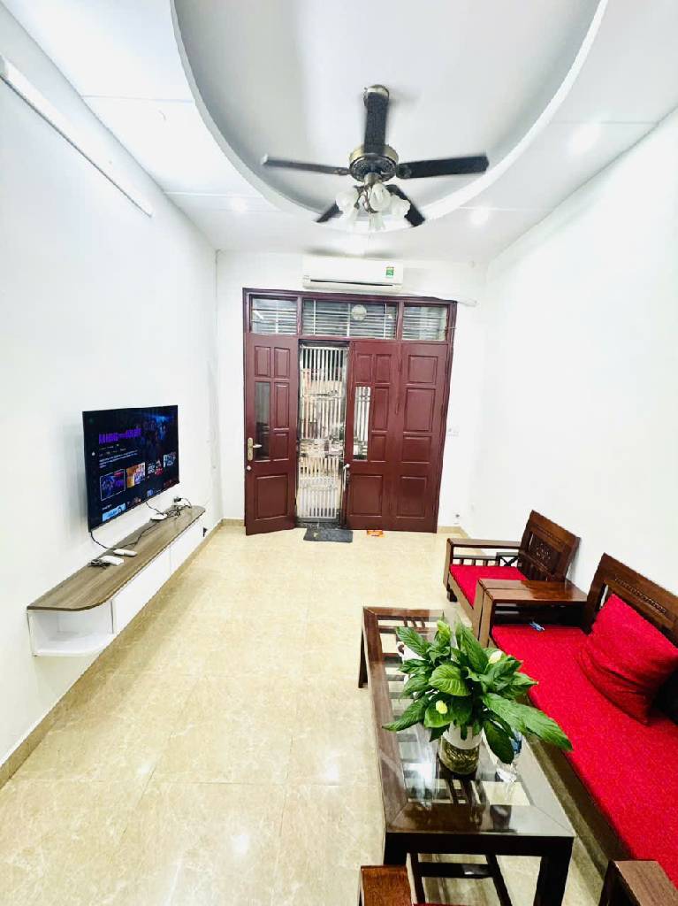 Bán nhà Trương Định - diện tích 34m2 5 tầng - Ngõ thông - giá 9,6 tỷ