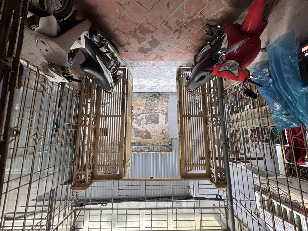 Bán nhà Pháo Đài Láng - diện tích 48m2 5 tầng - Nhà đẹp hiếm có - giá 12,5 tỷ