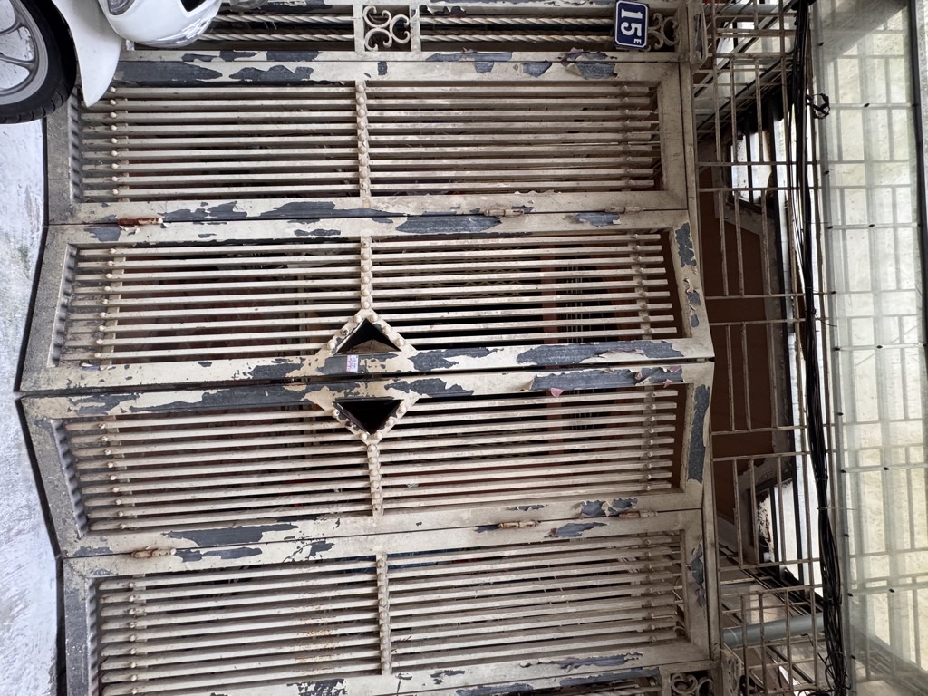 Bán nhà Pháo Đài Láng - diện tích 48m2 5 tầng - Nhà đẹp hiếm có - giá 12,5 tỷ