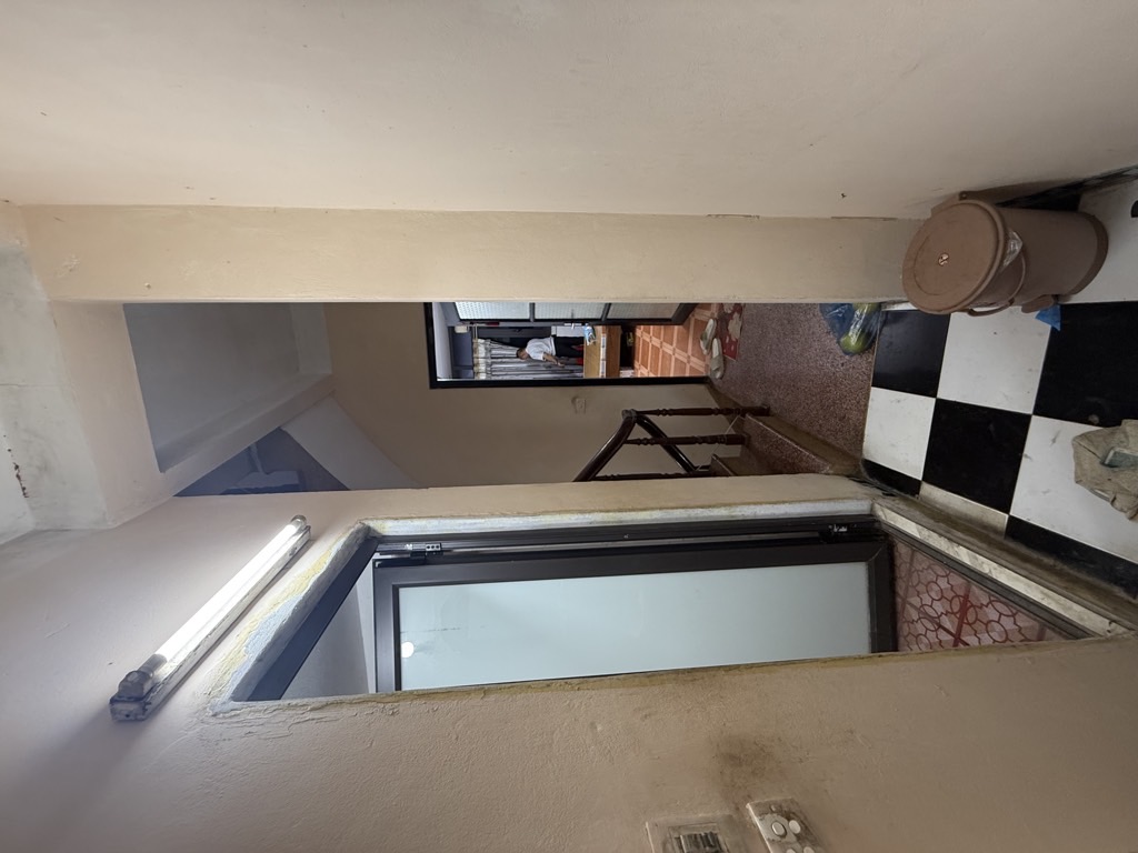 Bán nhà Trương Định - diện tích 28m2 5 tầng - Ô TÔ TẢI ĐỖ CỬA - giá 10 tỷ