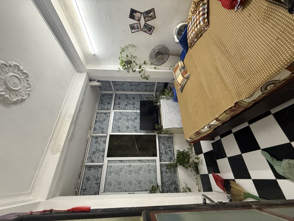 Bán nhà Trương Định - diện tích 28m2 5 tầng - Ô TÔ TẢI ĐỖ CỬA - giá 10 tỷ