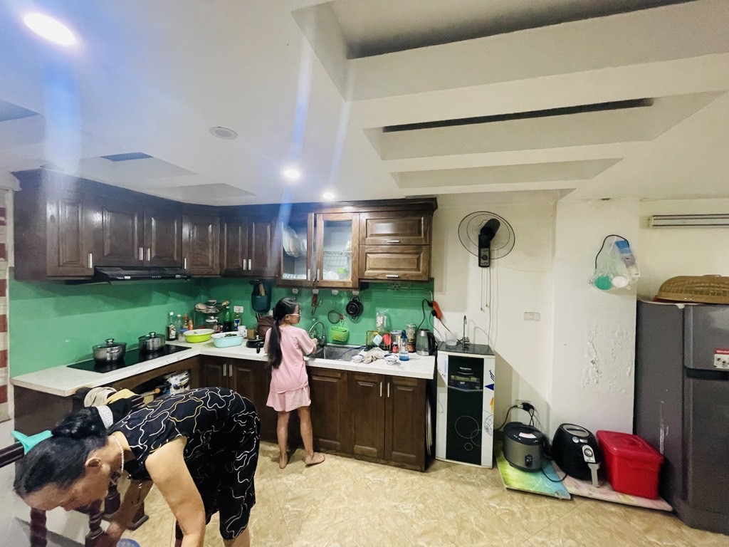 Bán nhà Bùi Xương Trạch - diện tích 42m2 5 tầng - lô góc, ô tô vào nhà - giá 11,4 tỷ