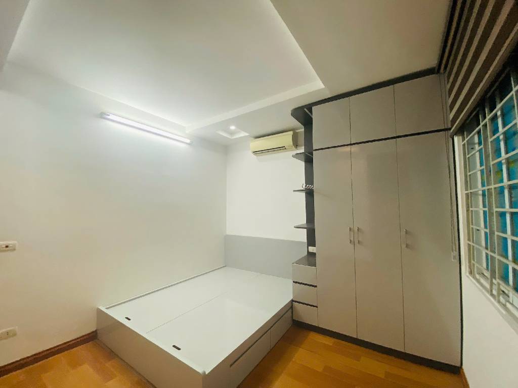 Bán nhà Quan Nhân - diện tích 56,3m2 6 tầng - Ngõ siêu nông - giá 10,6 tỷ