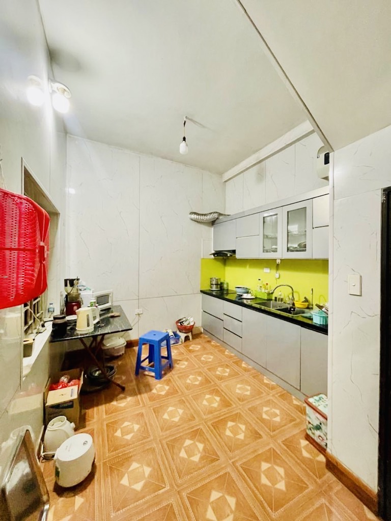 Bán nhà Trường Chinh - diện tích 50m2 3 tầng - Nhà cũ xây đã lâu, chủ mới về xây căn hộ dòng tiền - giá 9,3 tỷ