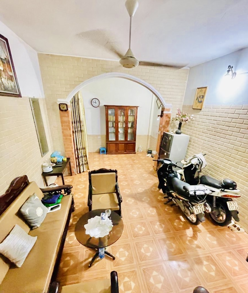 Bán nhà Trường Chinh - diện tích 50m2 3 tầng - Nhà cũ xây đã lâu, chủ mới về xây căn hộ dòng tiền - giá 9,3 tỷ