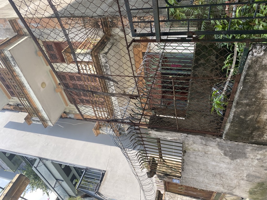 Bán nhà Định Công - diện tích 80m2 3 tầng - Nhà cũ bán đất tặng nhà - giá 24,2 tỷ