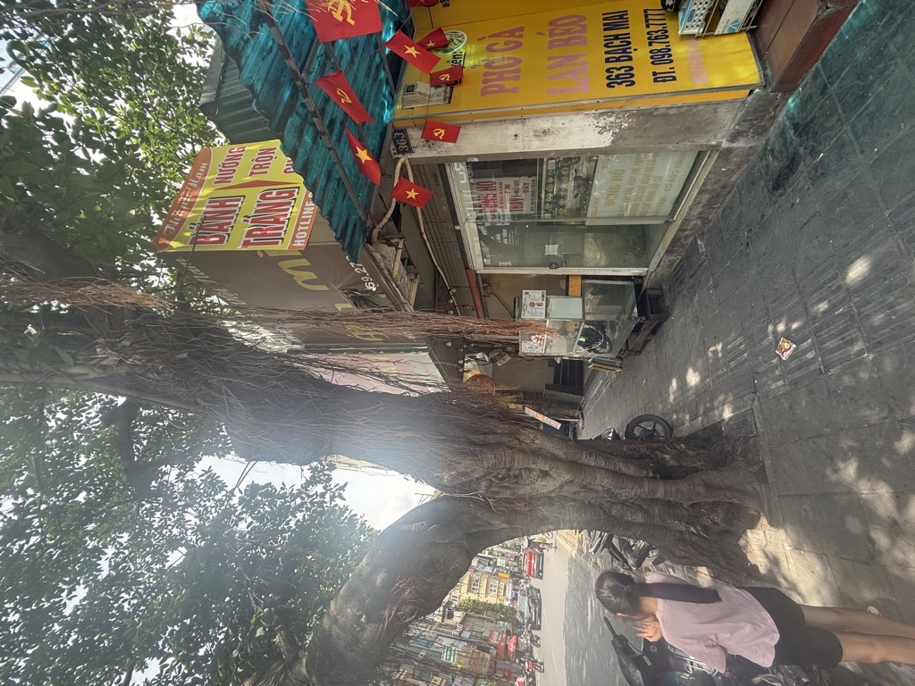 Bán nhà Bạch Mai - diện tích 42m2 1 tầng - Mặt phố sầm uất - giá 22 tỷ