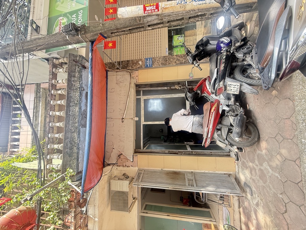 Bán nhà Vân Đồn - diện tích 83.7m2 3 tầng - Mặt phố kinh doanh tấp nập - giá 13,9 tỷ