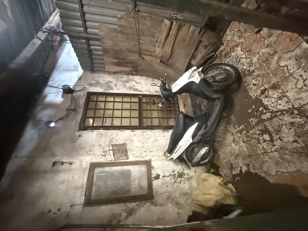 Bán nhà Vân Đồn - diện tích 83.7m2 3 tầng - Mặt phố kinh doanh tấp nập - giá 13,9 tỷ