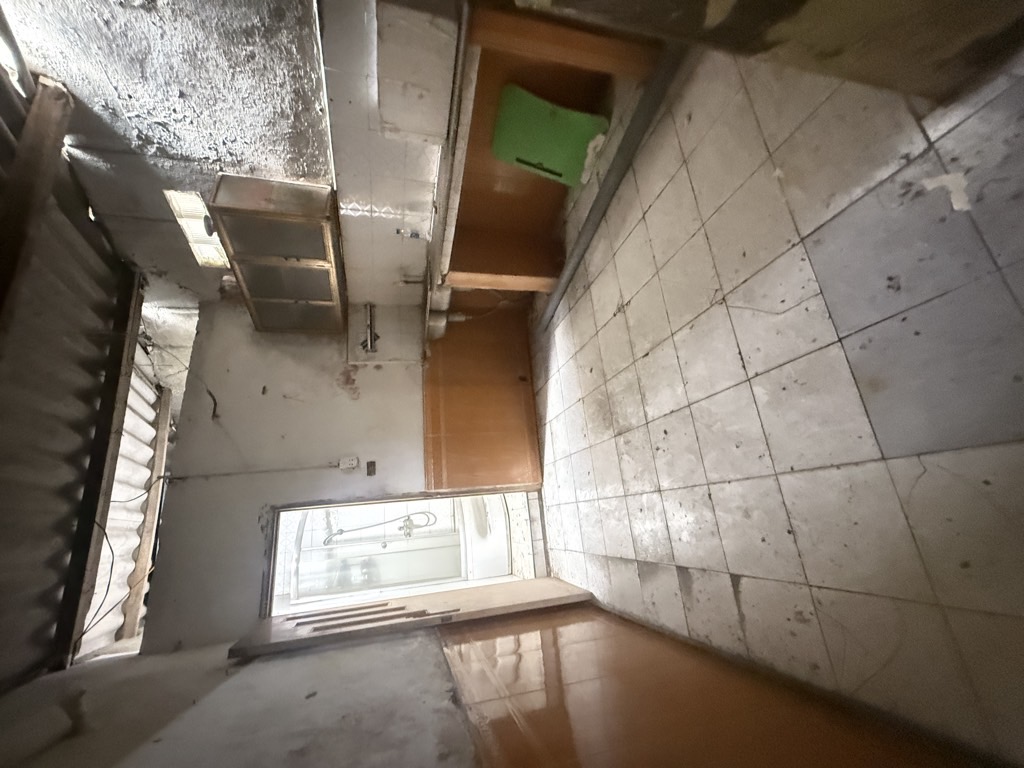 Bán nhà Vân Đồn - diện tích 83.7m2 3 tầng - Mặt phố kinh doanh tấp nập - giá 13,9 tỷ