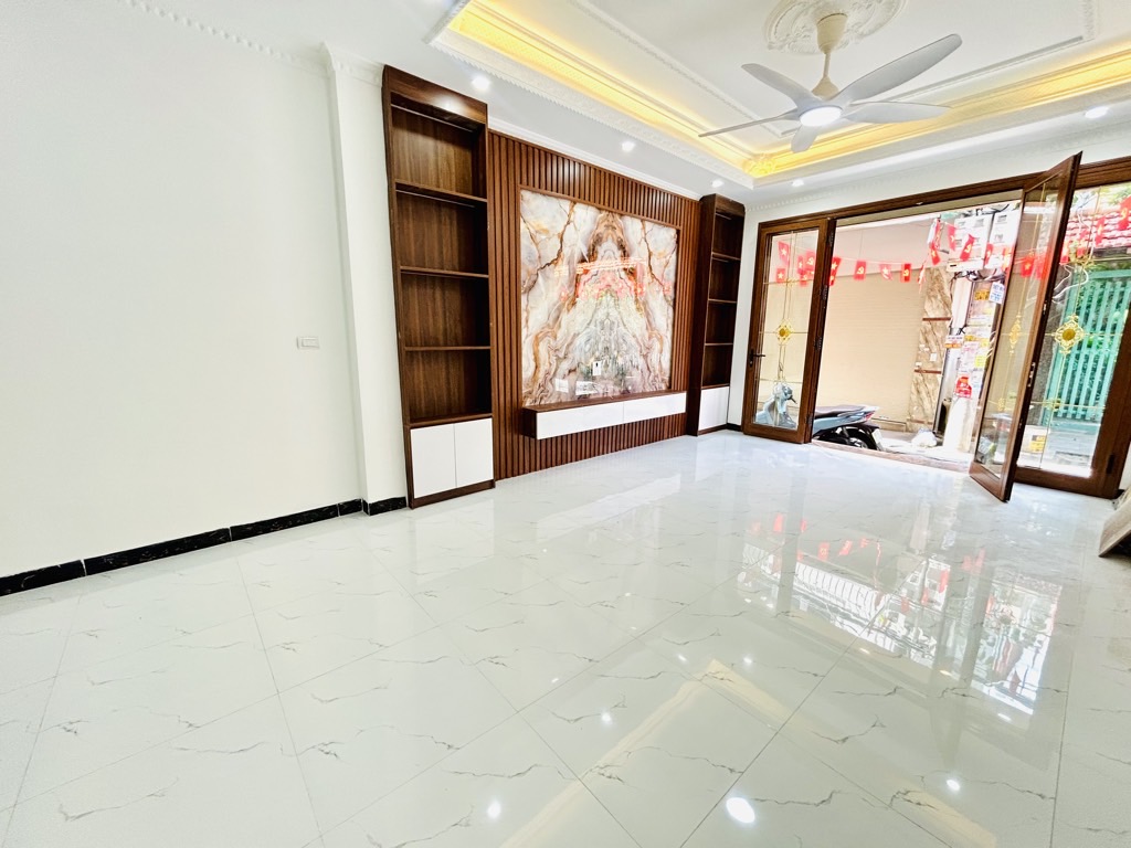 Bán nhà Tam Trinh - diện tích 63.6m2 5 tầng - Thang máy - giá 14 tỷ