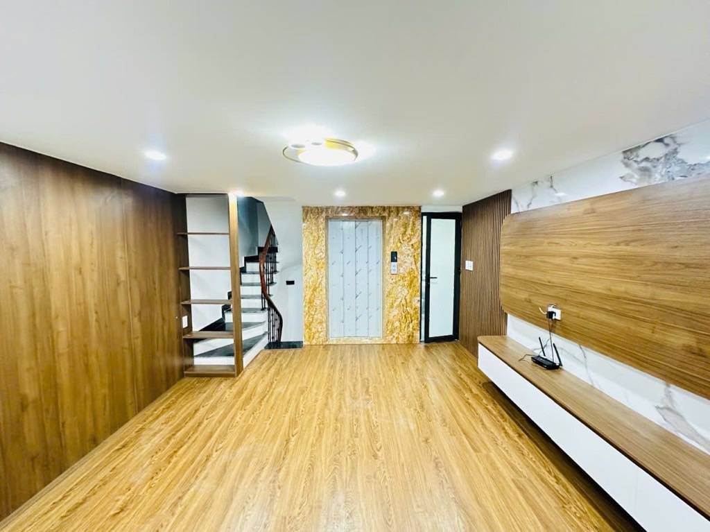 Bán nhà Phố chợ Khâm Thiên - diện tích 35m2 6 tầng - Nhà đẹp thang máy - giá 9,95 tỷ