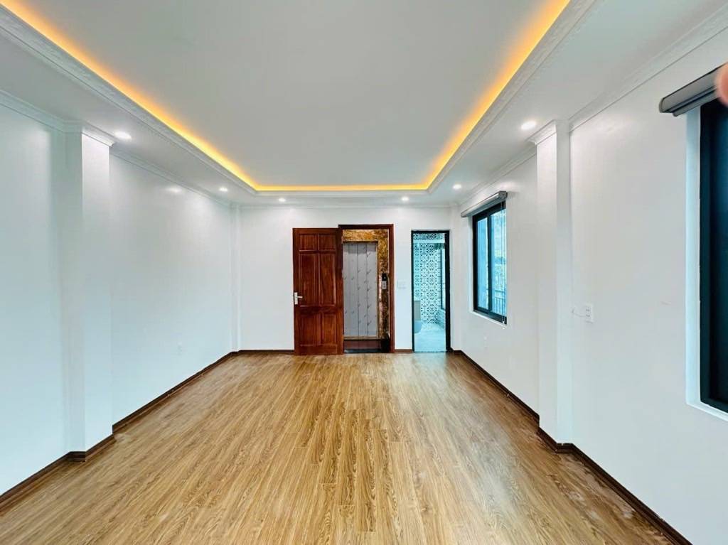 Bán nhà Phố chợ Khâm Thiên - diện tích 35m2 6 tầng - Nhà đẹp thang máy - giá 9,95 tỷ