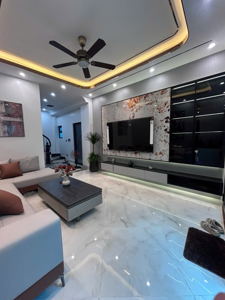 Bán nhà Mai Động - diện tích 33,7m2 6 tầng - Lô góc, thang máy - giá 14,5 tỷ