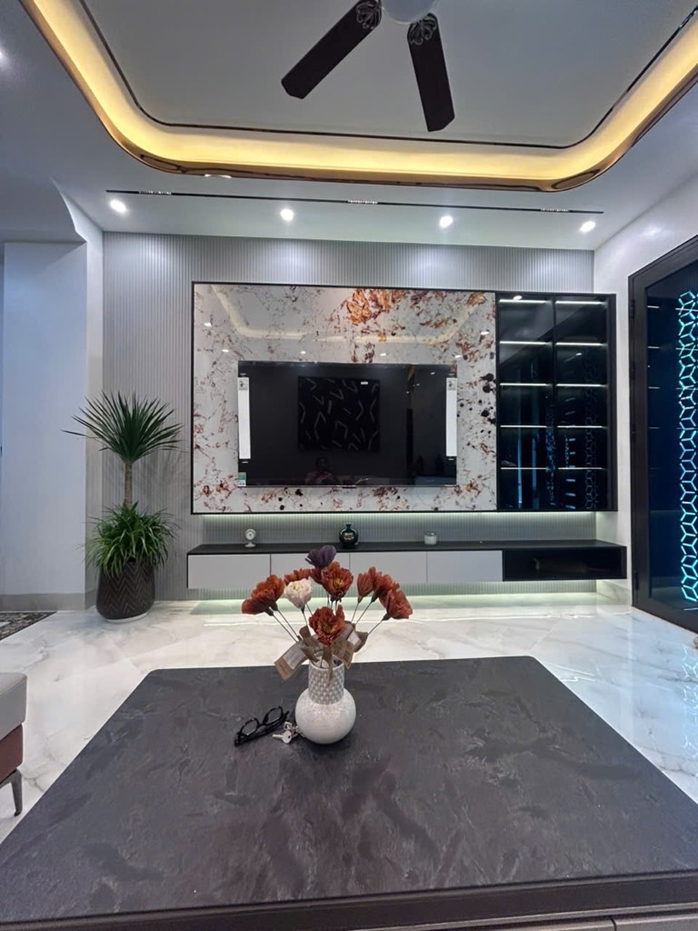 Bán nhà Mai Động - diện tích 33,7m2 6 tầng - Lô góc, thang máy - giá 14,5 tỷ