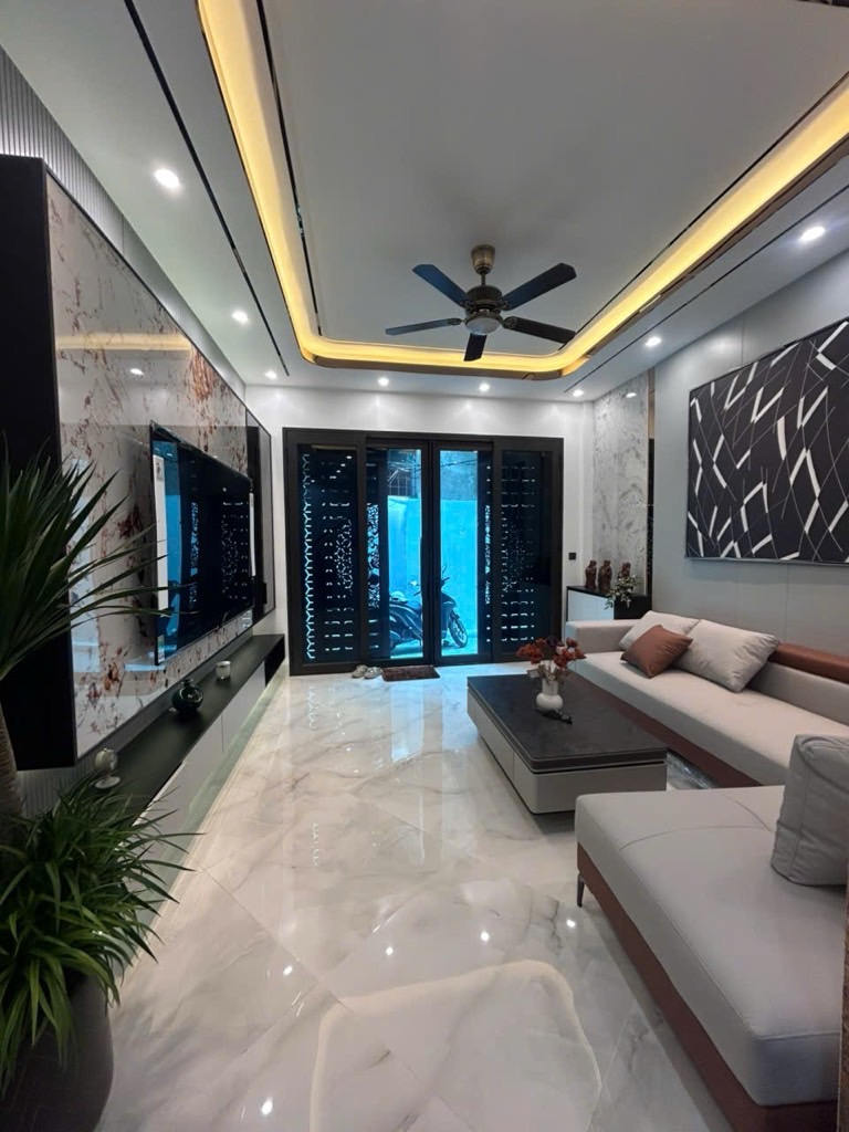 Bán nhà Mai Động - diện tích 33,7m2 6 tầng - Lô góc, thang máy - giá 14,5 tỷ