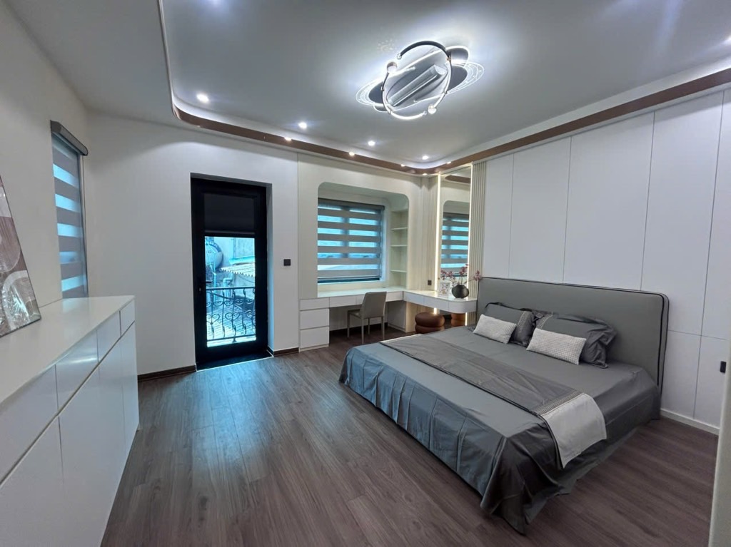 Bán nhà Mai Động - diện tích 33,7m2 6 tầng - Lô góc, thang máy - giá 14,5 tỷ