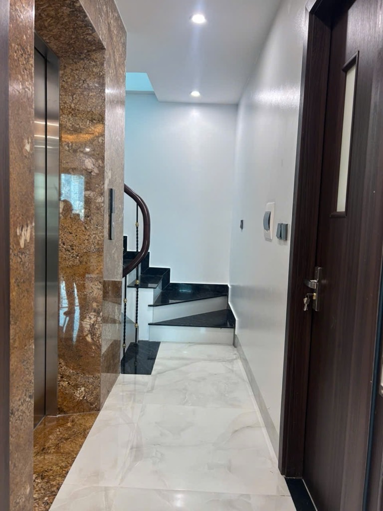 Bán nhà Mai Động - diện tích 33,7m2 6 tầng - Lô góc, thang máy - giá 14,5 tỷ