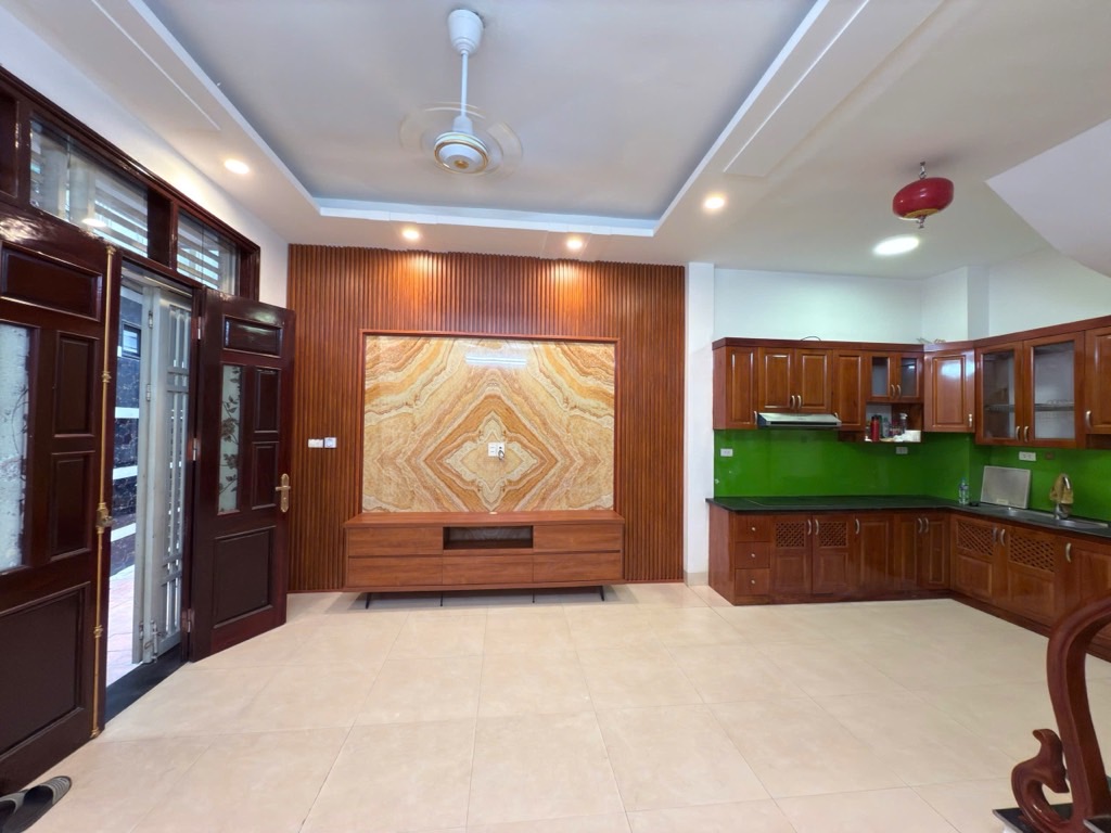 Bán nhà Nguyễn Văn Viên - diện tích 33,3m2 5 tầng - Lô góc - giá 8,8 tỷ