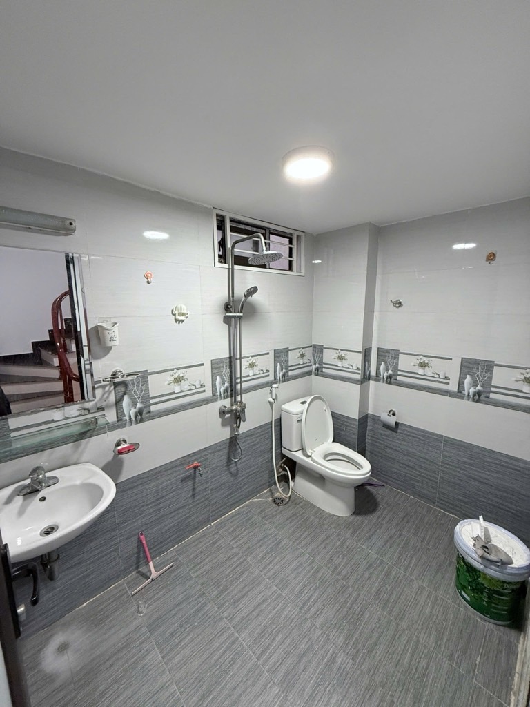 Bán nhà Nguyễn Văn Viên - diện tích 33,3m2 5 tầng - Lô góc - giá 8,8 tỷ