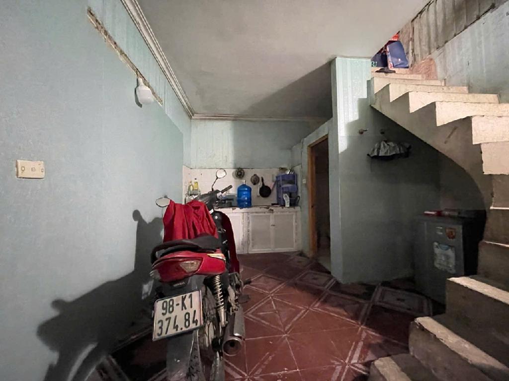 Bán nhà Vĩnh Hưng - diện tích 18m2 2 tầng - Ô tô tránh - giá 5 tỷ