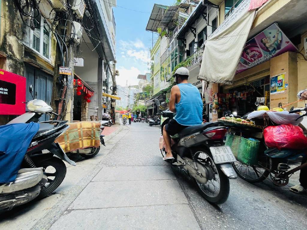 Bán nhà Ngõ yên thế - diện tích 51m2 2 tầng - ô tô đỗ cửa - giá 15,5 tỷ