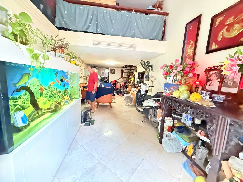 Bán nhà Ngõ yên thế - diện tích 51m2 2 tầng - ô tô đỗ cửa - giá 15,5 tỷ