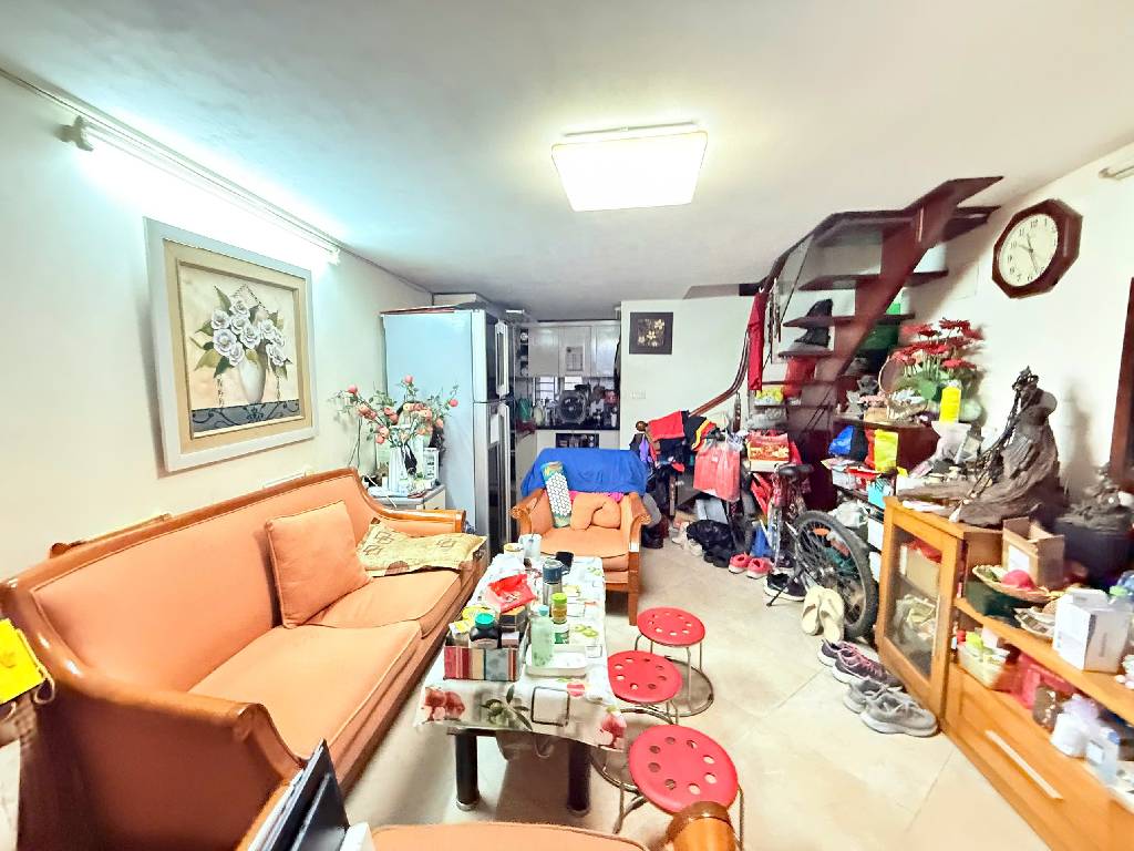 Bán nhà Ngõ yên thế - diện tích 51m2 2 tầng - ô tô đỗ cửa - giá 15,5 tỷ