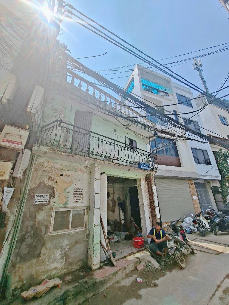 Bán nhà Giáp Bát - diện tích 73m2 7 tầng - mặt phố ô tô vào, kinh doanh tốt - giá 22,5 tỷ