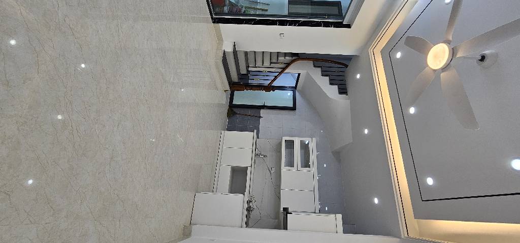 Bán nhà Chợ Khâm Thiên - diện tích 29,8m2 5 tầng - Ngõ thông ô tô - giá 8,5 tỷ