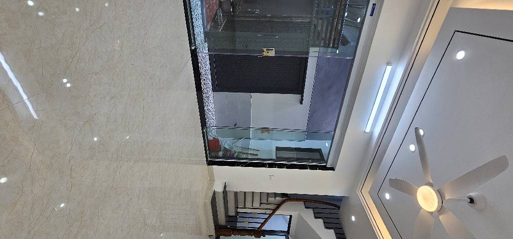 Bán nhà Chợ Khâm Thiên - diện tích 29,8m2 5 tầng - Ngõ thông ô tô - giá 8,5 tỷ