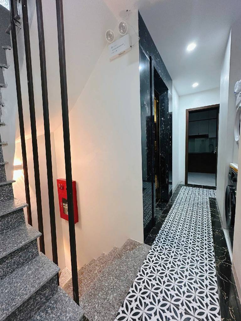 Bán nhà Trương Định - diện tích 53m2 6 tầng - Nhà mới tinh, thang máy - giá 14,8 tỷ