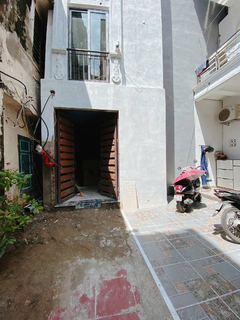 Bán nhà Đình Đông - diện tích 62.6m2 6 tầng - Ô tô đỗ cửa - giá 15,5 tỷ