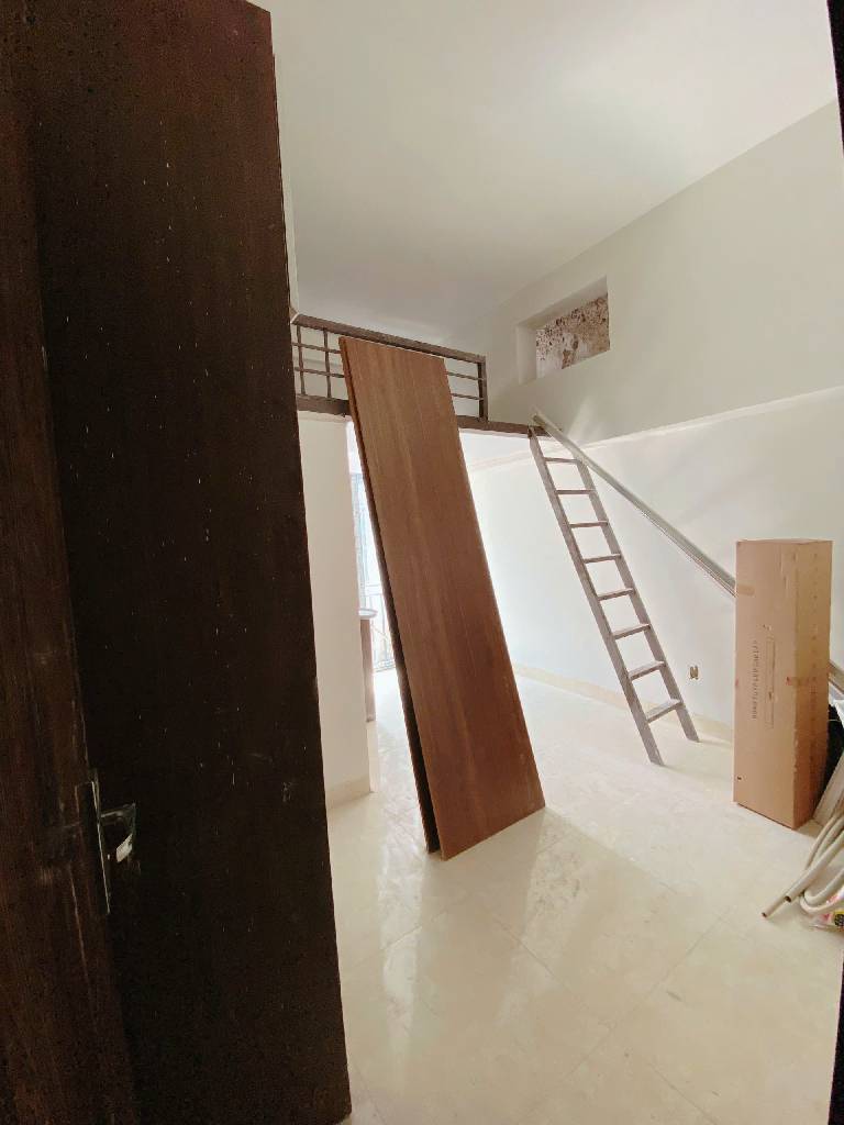 Bán nhà Đình Đông - diện tích 62.6m2 6 tầng - Ô tô đỗ cửa - giá 15,5 tỷ