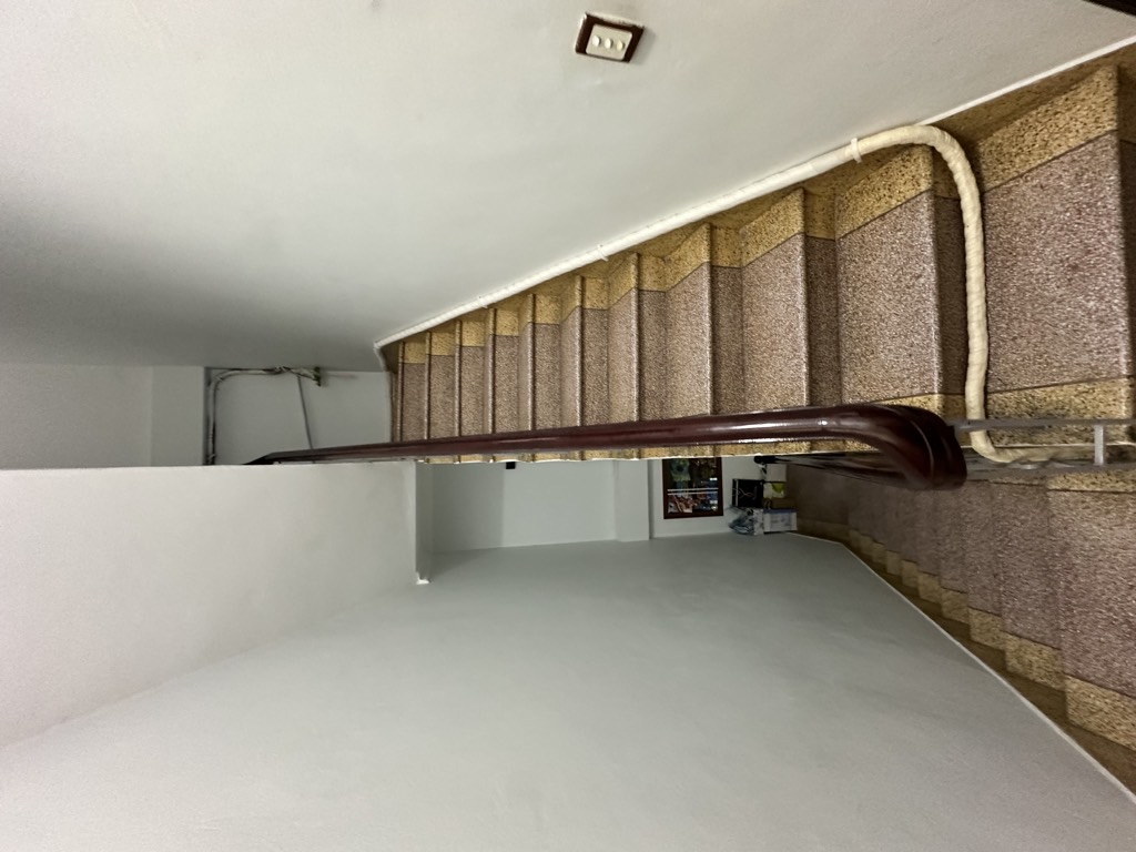 Bán nhà Đông Thiên - diện tích 73.9m2 2 tầng - gần phố dân xây khung cột - giá 9,5 tỷ