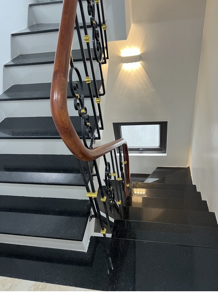 Bán nhà Hoàng Mai - diện tích 46m2 6 tầng - Ô tô đỗ cửa - giá 14,6 tỷ