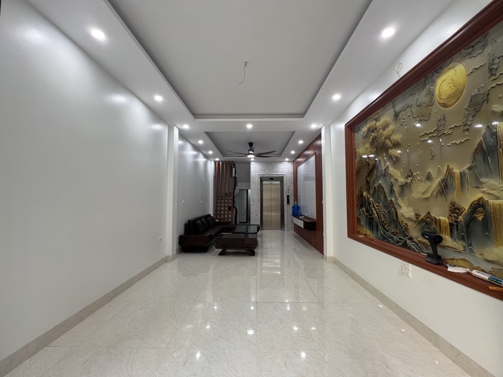 Bán nhà Hoàng Mai - diện tích 46m2 6 tầng - Ô tô đỗ cửa - giá 14,6 tỷ