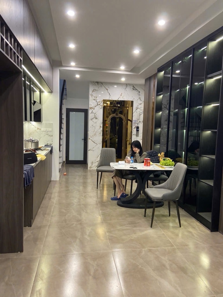 Bán nhà Tân Mai - diện tích 40m2 5 tầng - Ô TÔ ĐỖ CÁCH NHÀ 5M - giá 11,8 tỷ