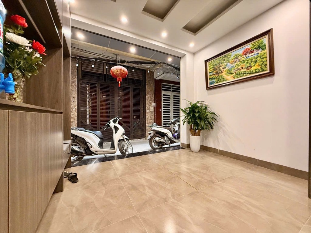 Bán nhà Tân Mai - diện tích 40m2 5 tầng - Ô TÔ ĐỖ CÁCH NHÀ 5M - giá 11,8 tỷ