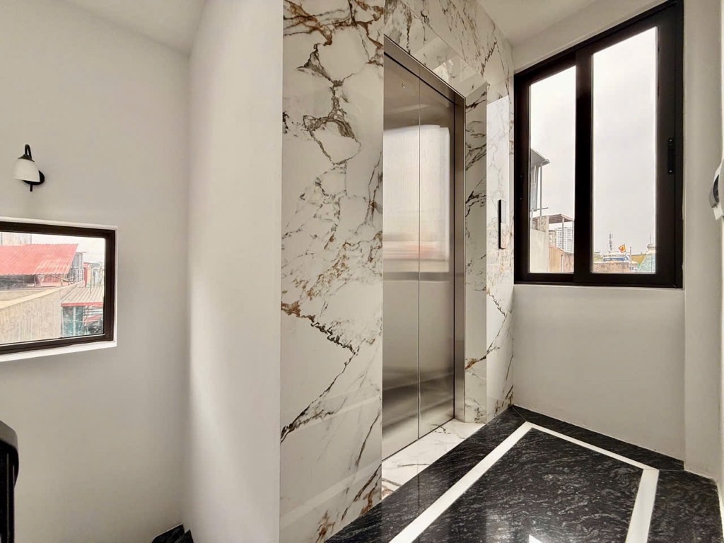 Bán nhà Tân Mai - diện tích 40m2 5 tầng - Ô TÔ ĐỖ CÁCH NHÀ 5M - giá 11,8 tỷ