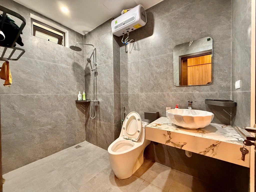 Bán nhà Tân Mai - diện tích 40m2 5 tầng - Ô TÔ ĐỖ CÁCH NHÀ 5M - giá 11,8 tỷ