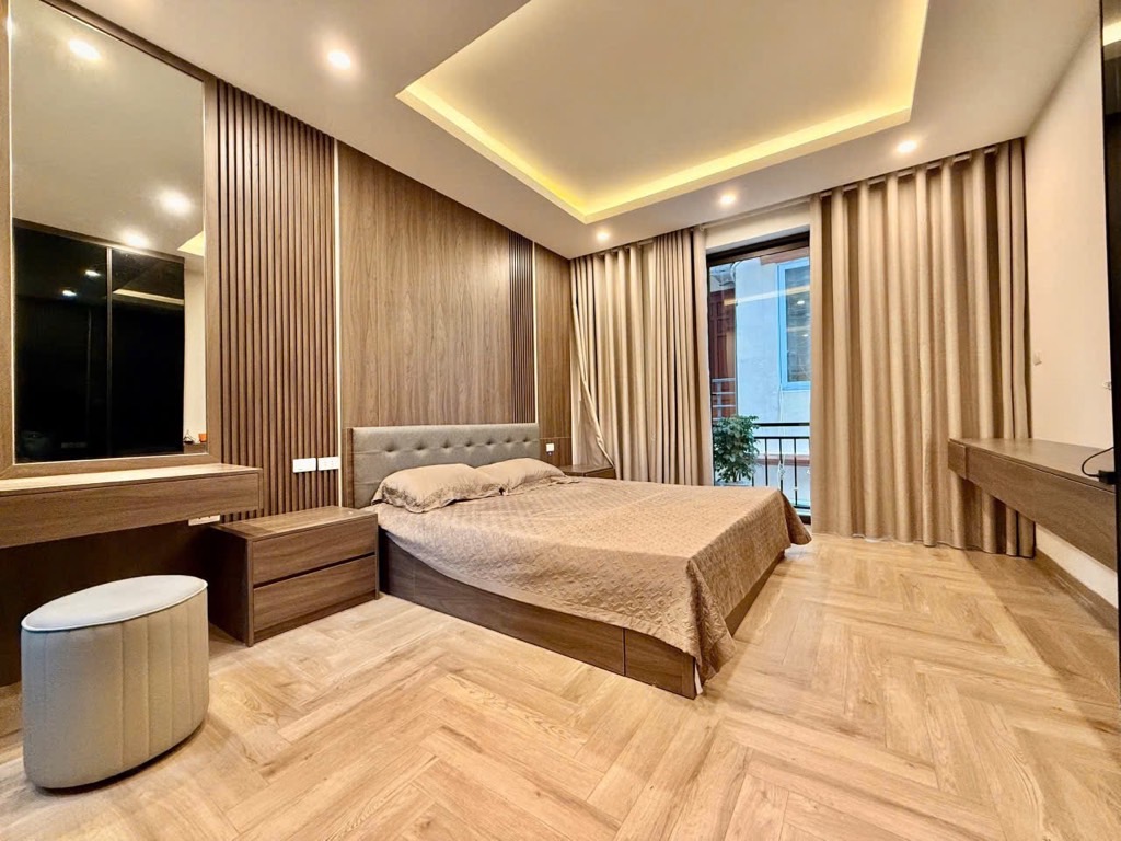 Bán nhà Tân Mai - diện tích 40m2 5 tầng - Ô TÔ ĐỖ CÁCH NHÀ 5M - giá 11,8 tỷ