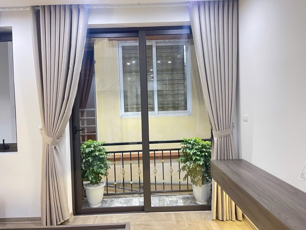 Bán nhà Tân Mai - diện tích 40m2 5 tầng - Ô TÔ ĐỖ CÁCH NHÀ 5M - giá 11,8 tỷ