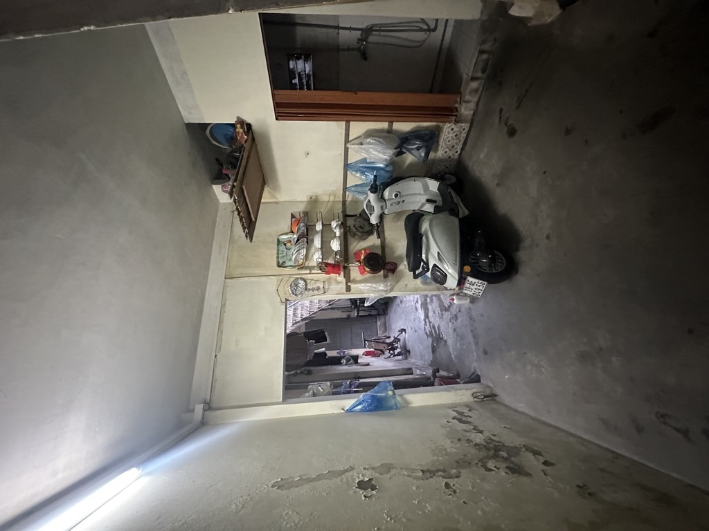 Bán nhà Xã Đàn - diện tích 75,6m2 2 tầng - Nhà cũ hiện đang cấp 4, nhà chúng tôi đang xây gian để cho thuê - giá 12,6 tỷ