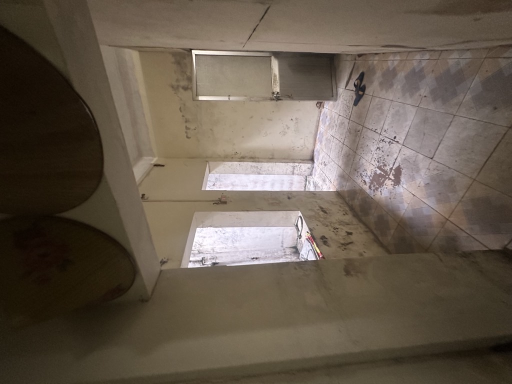 Bán nhà Xã Đàn - diện tích 75,6m2 2 tầng - Nhà cũ hiện đang cấp 4, nhà chúng tôi đang xây gian để cho thuê - giá 12,6 tỷ